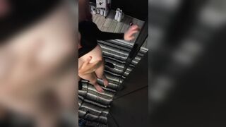 Vc dâm đãng chịch nhau trước cửa cho hàng xóm nhìn