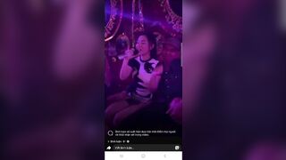 Hát dạo karaoke Fb live, E Gái lộ clip Bị hấp diêm trong quán hát