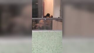 Thích thú quay lén cảnh cặp đôi làm tình tại toà nhà đối diện