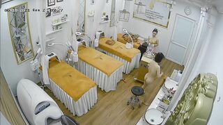 Hack cam tiệm spa gái xinh cởi truồng