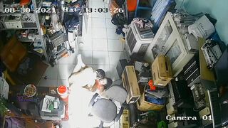 Hack cam cặp vợ chồng đị nhau giữa quán