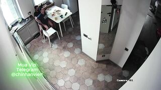 Hack camera Vợ chồng trốn con ra phòng bếp địt nhau cực nứng