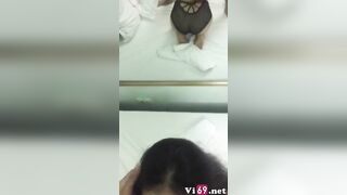Anh quay phim vào gương thôi đừng quay lộ mặt em