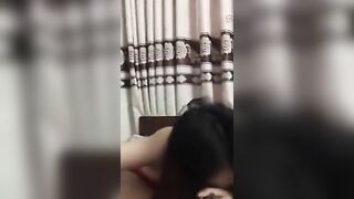 Mê điện thoại con bạn vừa xem Tiktok vừa sục cu cho bóp vú