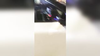 Đụ trong xe bị mọi người bu quanh quay lại và cổ vũ, cười nói cặp đôi tắt cả nứng