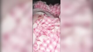 Em gái 2k7 móc lồn còn hồng