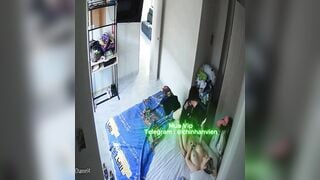Hack camera Mẹ đang nude chụp ảnh sex thì con trai vào