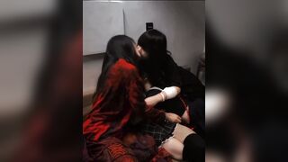 Mấy em học sinh loli  thích chơi les tập thể dâm đãng