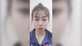 Em sinh viên chubby vú to lồn múp khoe hàng để vay tiền