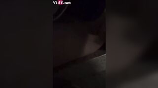 Em học sinh loli đeo kính cận bị bạn trai bóp vú móc lồn chảy nước trong cầu thang tr