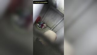 Quay lén gái tắm lồn nhiều lông