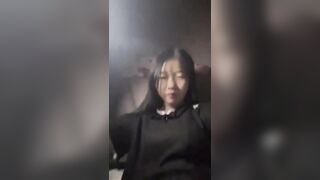 Em học sinh loli vú mới nhú lồn non dâm đãng khoe hàng cho ông chú xem