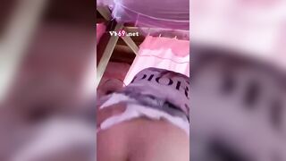 Chim găm bi lén con chơi ở nhà chưa đủ ra cả nhà nghỉ làm nhá