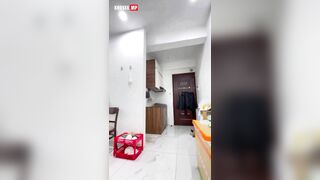 Đang tắm mà Bee giao hàng, Chị MB nứng ga djt sexy chịch lút cán