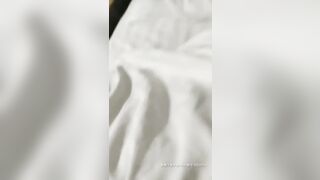Thằng lồn này sướng thật khi được chịch cùng lúc với 2 em Loli ngây thơ