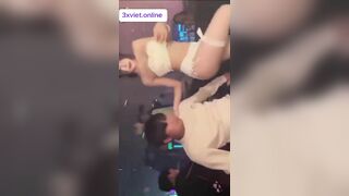 Thác loạn Karaoek, E gái lấy lồn gạ djt a nhân viên thác loạn