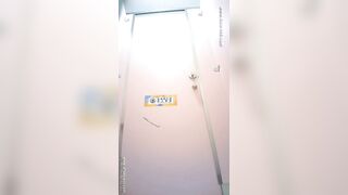 Quay lén nhà vệ sinh công ty toàn gái đẹp