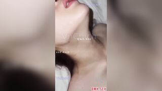 Ra nước ướt hết đệm rồi mà cữ mơn trớn k chịu địt làm em ktv cáu chửi cho 1 trận