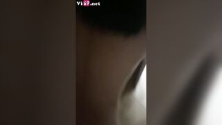 Nghiện Public, Bắt e học sinh đái trước cửa móc lồn cho hàng xóm phát hiện