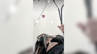 Gái xinh Nhét Toy vào Lồn ở TTTM rung chảy cả nước