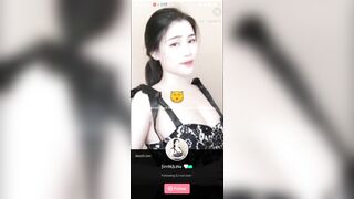 Clip Hot Khả Hân Show Hàng Trên Live Cho Anh Em Thẩm