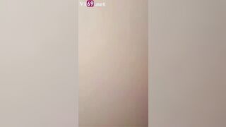Đang cưỡi con cặc sướng bú mút dâm đãng thì bị em nó phát hiện quay video tụt hứng