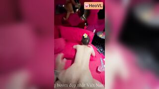 Thuê Phòng VIP để địt con Bạn thân Vú Khủng say rượu nôn hết ra