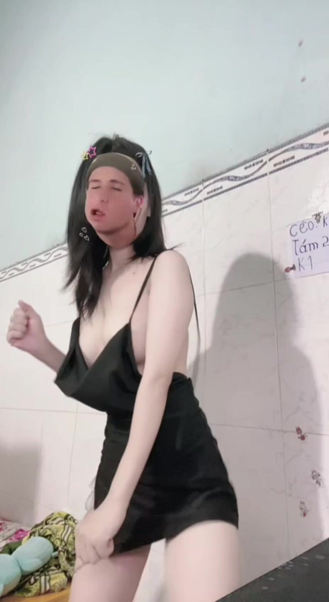 em gái non tơ nhảy tiktok p2