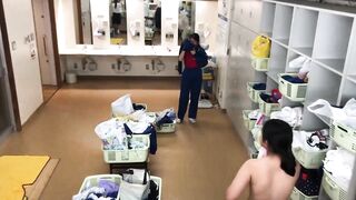 Gái nhật đi tắm ở suối nước nóng