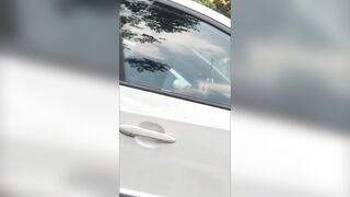 Xe cộ hôm nay chả hiểu sao đánh lái mãi mà k chạy cứ giật giật