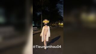 Vợ chiều chồng ra công viên cởi quần áo khoe lồn