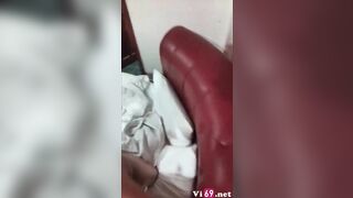 Các chị gái hồi xuân thi nhau hành em trai