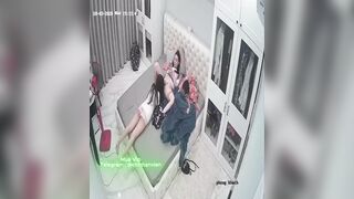 Hack Camera Con Gái Cạo Lông Lồn Cho Mẹ