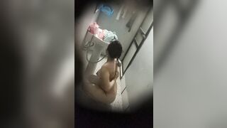 Siêu phẩm rình mãi mới kiếm đc cái lỗ để coi em tắm