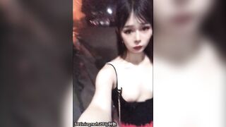 Em gái vú to cặc to sục cu bắn tinh ngoài đường dâm đãng