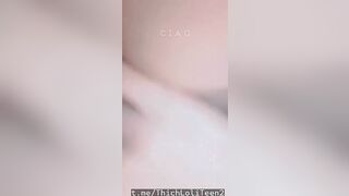 Em học sinh lồn non mới học về đã vào phòng tắm thủ dâm