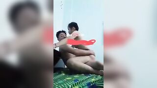 Sao chư cứ Đjt lồn cháu thế, Tý chú mua trà sữa cho là Djt nhau
