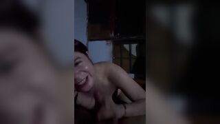 Lâu lâu thăm chị hàng xóm