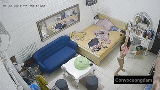Quay lén 3 chị em thuê chung phòng trọ 15