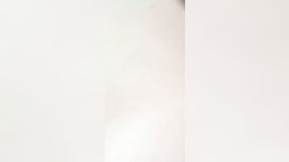 Chị gái vú ở nhà một mình nhà nứng lồn quá  vừa thủ dâm vừa khẩu dâm nghe sướng vl ra