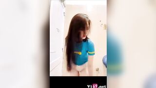 Em nhân viên DMX trong bộ đông phục