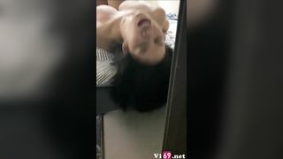Qua nhà bạn chơi còn bắt quay phim lúc nó làm tình với ny
