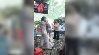 Độc lạ Sai Gòn, Họp Lớp Bú Vú Sờ lồn nhau giữa Quán ăn bin phát hiện