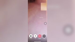 Gọi điện thoại bé iu mũm mĩm xem em móc lồn
