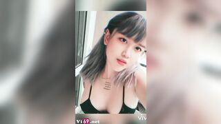 Chim găm bi đổi gió với em mẫu ảnh trên sân thươngkj