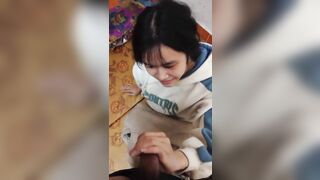Cho con bạn thân mới lớn bú cặc cho biết cặc to bắn tinh vào mồm