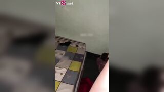 Vừa ra đóng cửa là em lao vào bú cu liền như bị bỏ đói lâu ngày