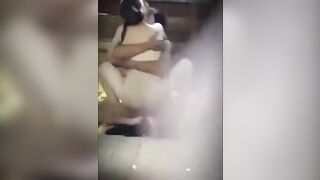 Dẫn nhau vào nhà hoang để địt nhau mà cũng bị thằng danh con quay lén