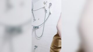 Bé hs núm vú tụt