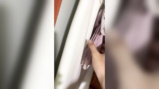 Lén vào phòng ngủ cô giáo sục cặc